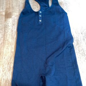 Colsie Black Sleeveless Athletic Romoer